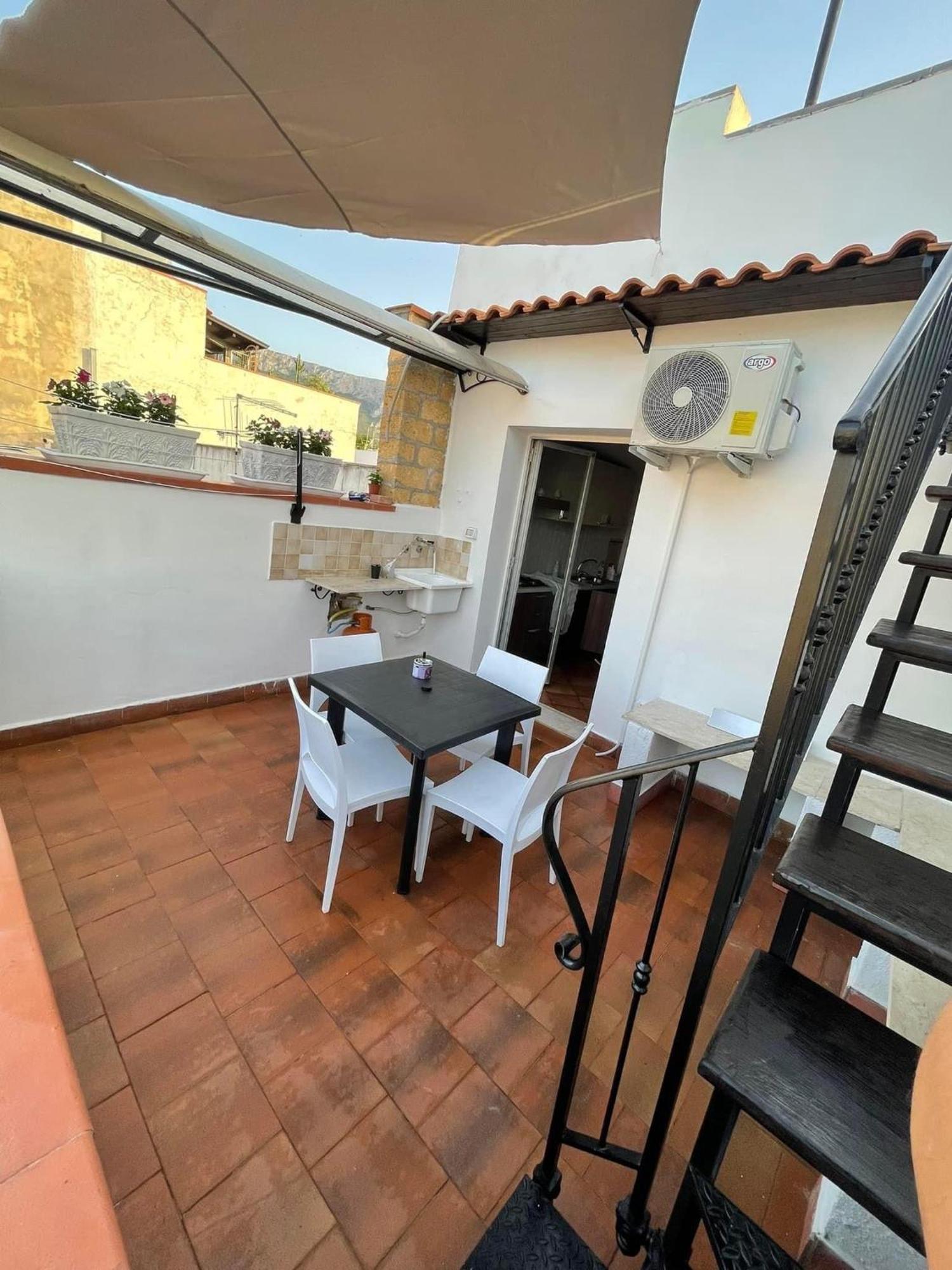 Casa Vacanza L'Antico Moderno Terrasini Exterior photo