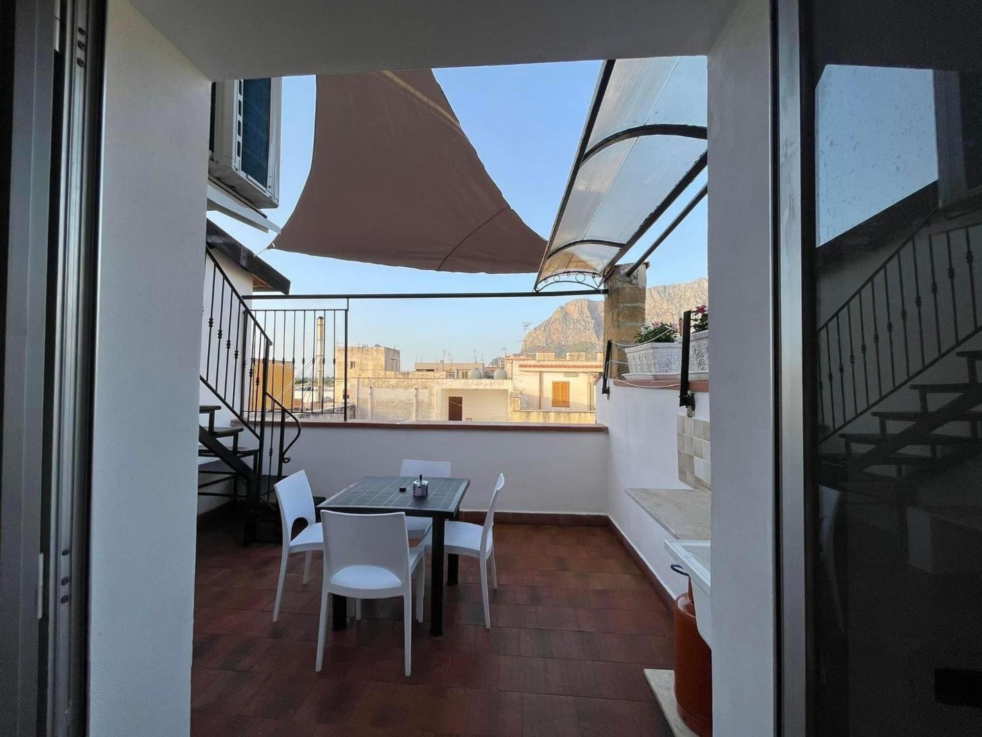 Casa Vacanza L'Antico Moderno Terrasini Exterior photo